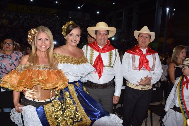 Myriam Hurtado, Primera Dama del Huila; Ana Isabel Valencia, Primera Dama de Neiva; Rodrigo Lara Sánchez, Alcalde de Neiva; Raúl Rivera Cortés, Secretario de Cultura de Neiva.